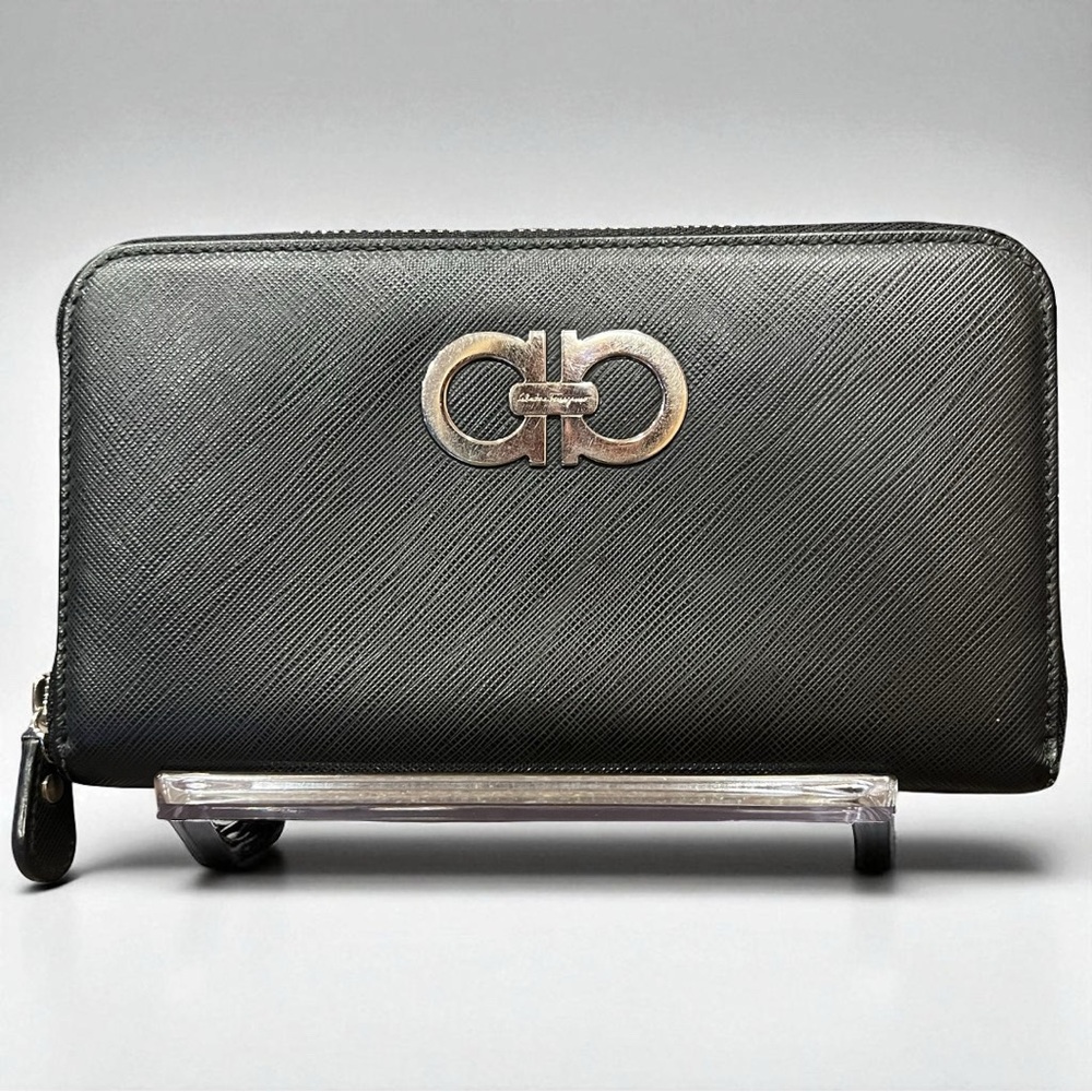 Salvatore Ferragamo Long Zippy Nero Gancini Pebble Grain Wallet.